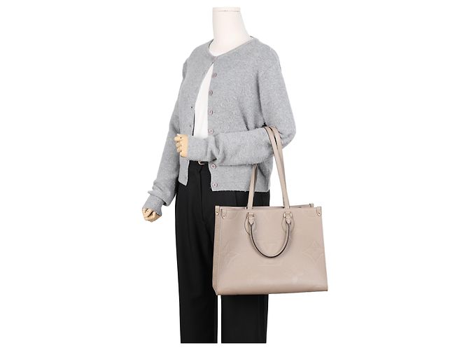 Louis Vuitton Borsa Tote On The Go MM - vista 19