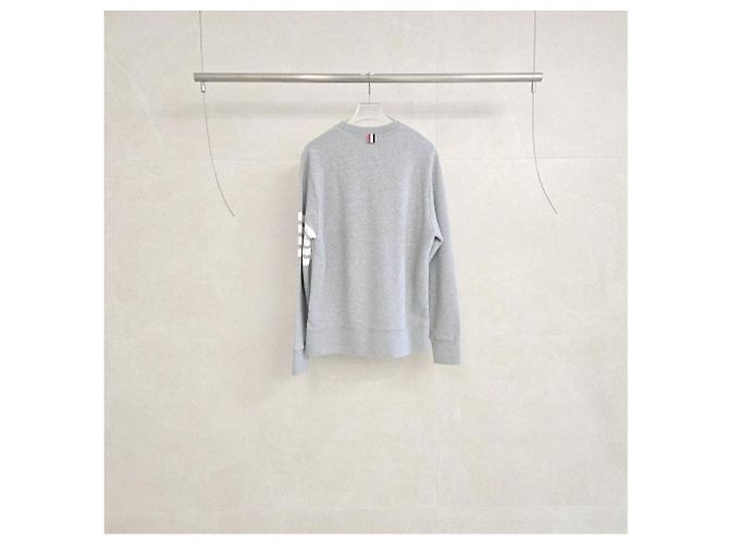 Thom Browne Graues Sweatshirt aus Baumwolle mit diagonalem Armband - Ansicht 3