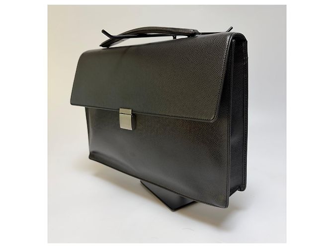 Louis Vuitton Borsetta in pelle Taiga Nero - vista 2