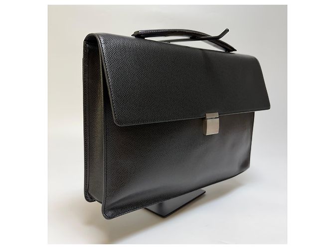 Louis Vuitton Borsetta in pelle Taiga Nero - vista 3