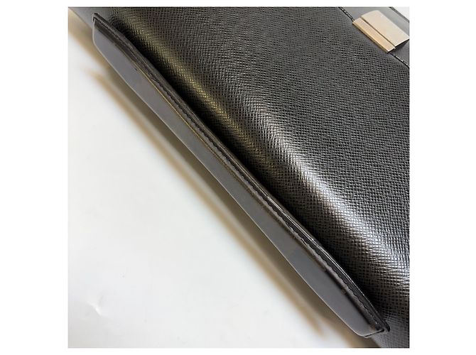 Louis Vuitton Borsetta in pelle Taiga Nero - vista 6