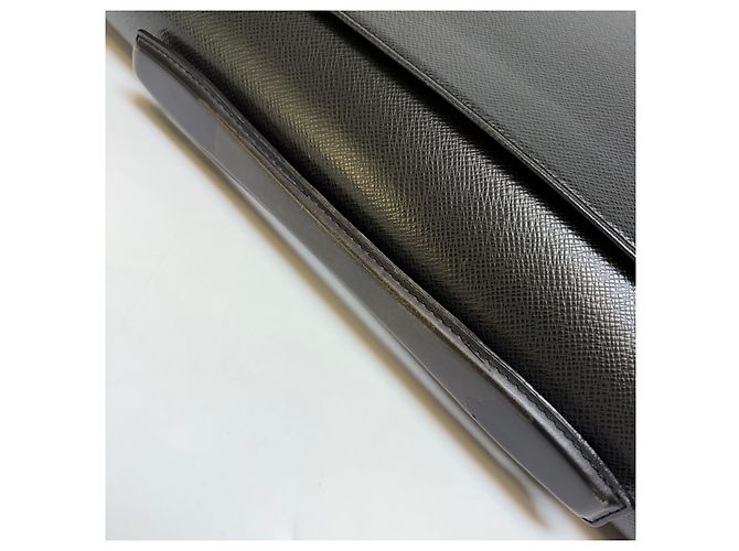 Louis Vuitton Borsetta in pelle Taiga Nero - vista 8