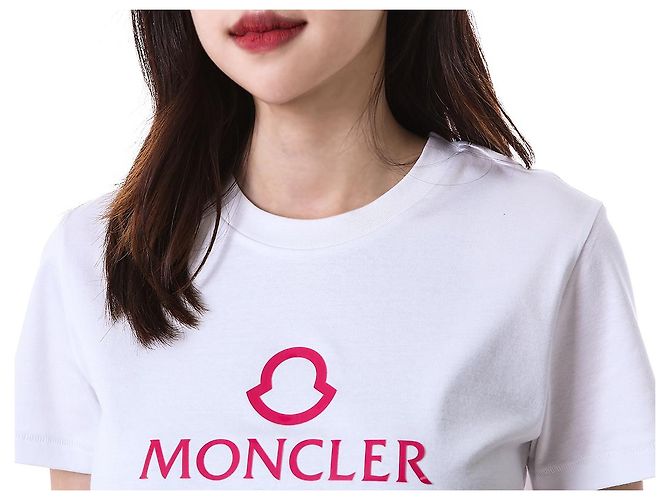Moncler T-Shirt für Damen mit rosa Gummi-Logo-Patch - Ansicht 4