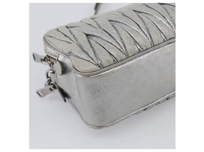Miu Miu Matelasse Shoulder Bag Leather Silver Auth 206966A - Jerrillo - vista 16