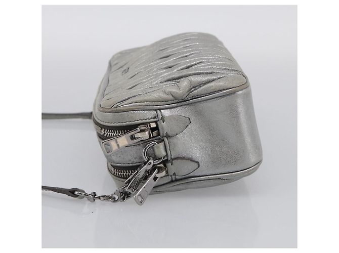 Miu Miu Matelasse Shoulder Bag Leather Silver Auth 206966A - Jerrillo - vista 3