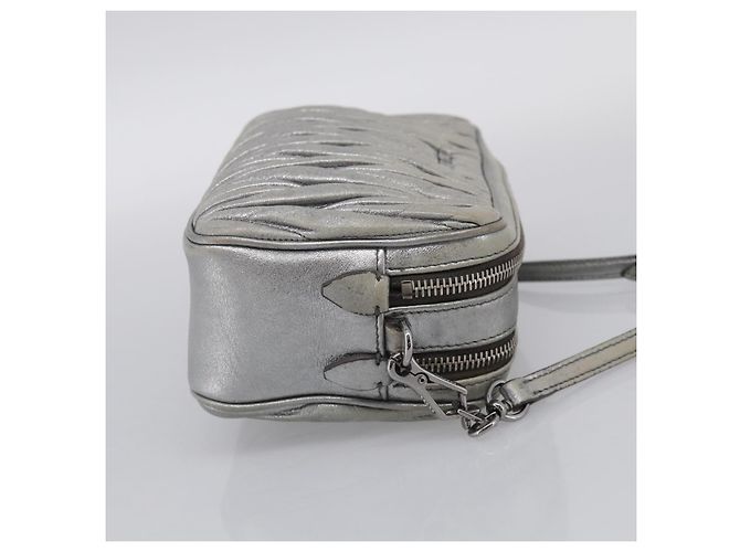Miu Miu Matelasse Shoulder Bag Leather Silver Auth 206966A - Jerrillo - vista 4