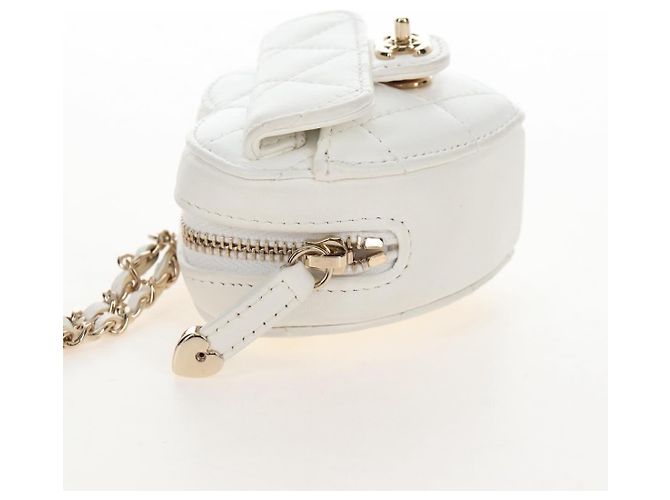 Chanel CC in Love Heart Quilted Lambskin small - vista 3