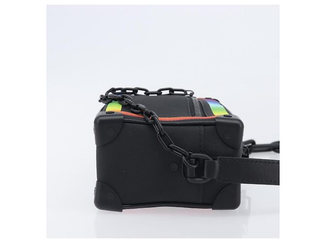 LOUIS VUITTON Taiga Rainbow Mini Soft Trunk Bag Black M30351 LV Auth 209684SAM - Jerrillo - vista 3