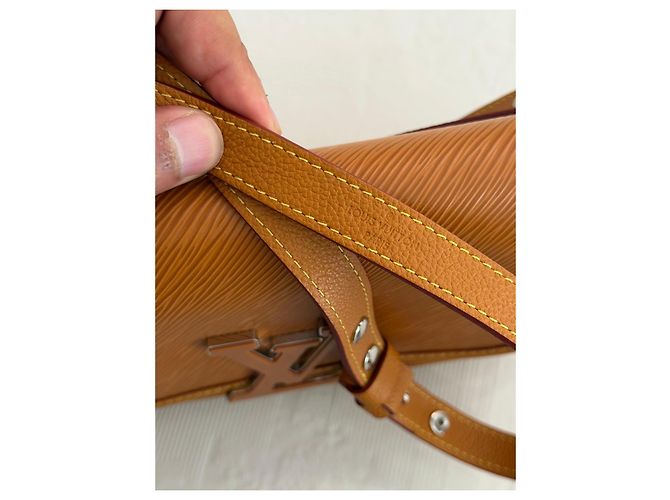 Louis Vuitton Buci pelle Epi cognac - vista 12