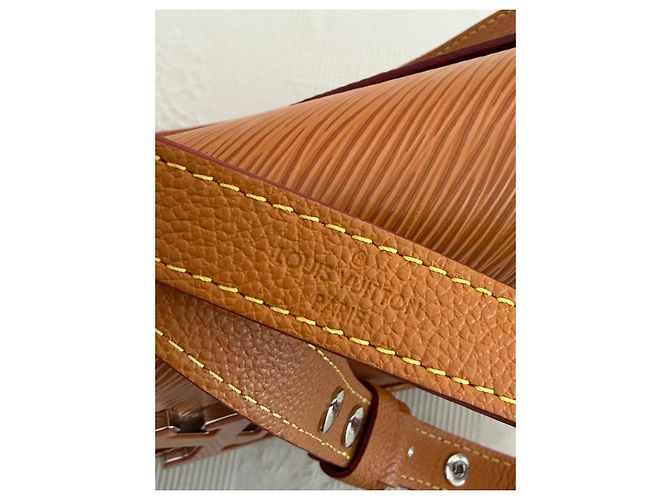 Louis Vuitton Buci pelle Epi cognac - vista 15