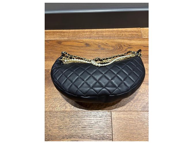 Borsa Crescent Chanel in pelle matelassé nera e perle - vista 6