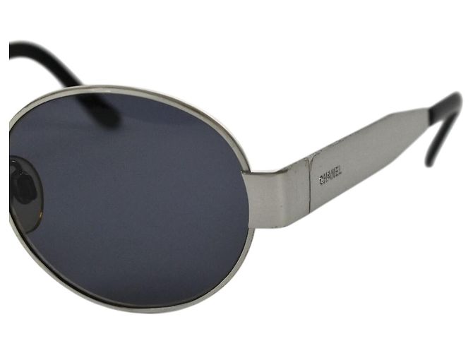 Chanel Occhiali da sole con lenti blu Silver Logo 06933 - vista 3