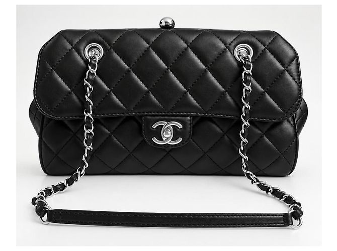 Timeless Borsa Chanel Classic Kisslock Pelle d'Agnello Nera - vista 4