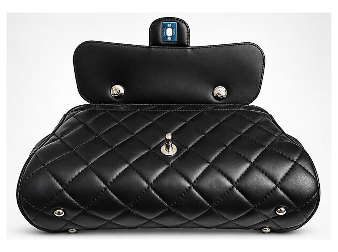 Timeless Borsa Chanel Classic Kisslock Pelle d'Agnello Nera - vista 9