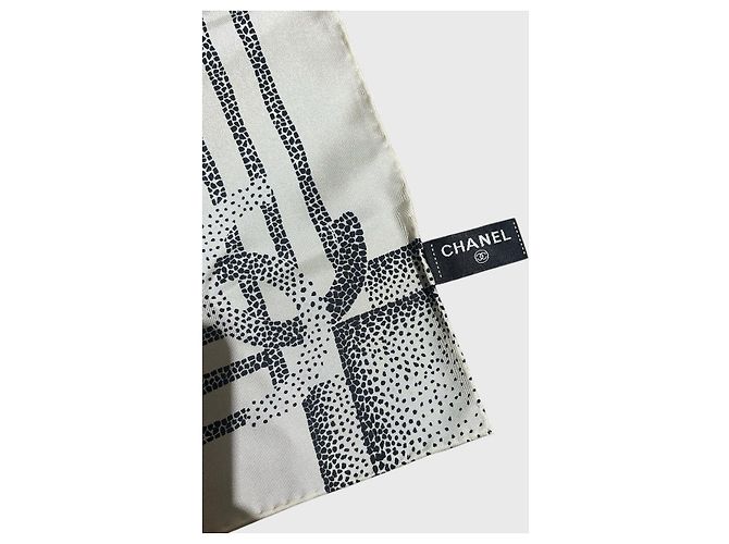 Chanel Tuch mit Punkten in écru - Ansicht 4