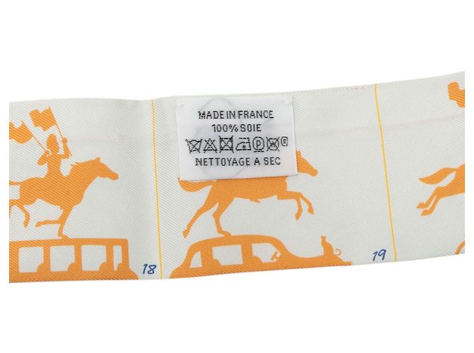Lenço Twilly de Seda Hermès Parade Branco - vista 3