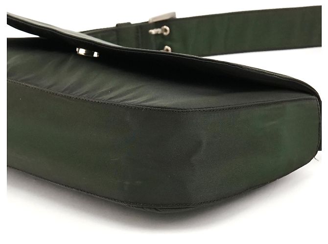 Prada Borsa a tracolla con patta in nylon Tessuto verde - vista 9