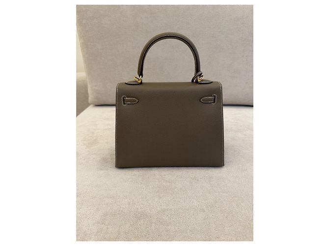 Hermès Kelly 25 Sellier Epsom Pelle Taupe - vista 3