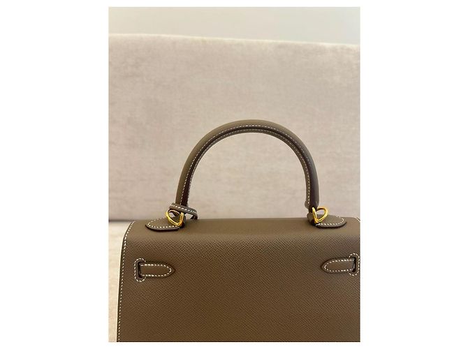 Hermès Kelly 25 Sellier Epsom Pelle Taupe - vista 4
