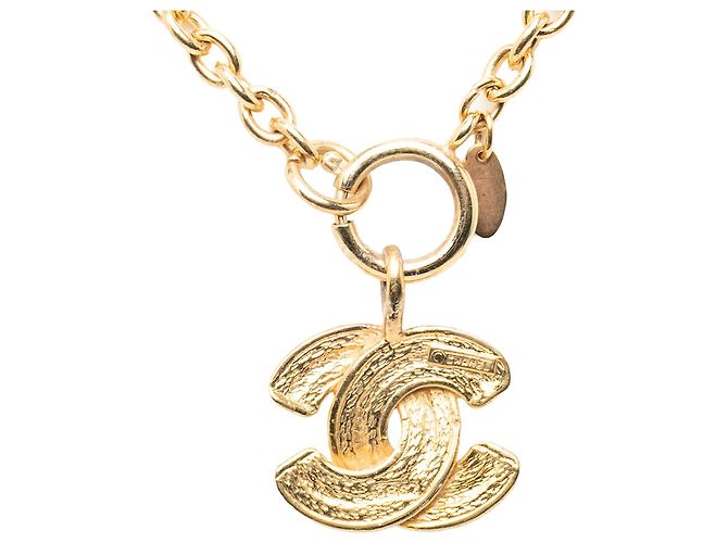 Collana con pendente matelassé Chanel CC placcato oro - vista 3