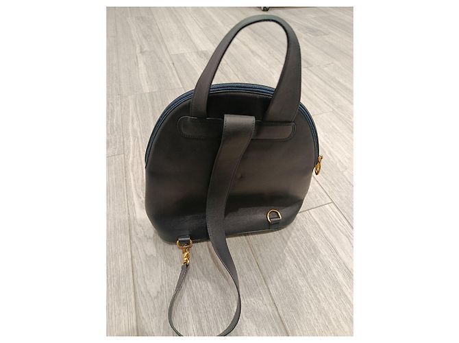 Lancel schwarze Lederhandtasche mit goldenem Logo - Ansicht 6