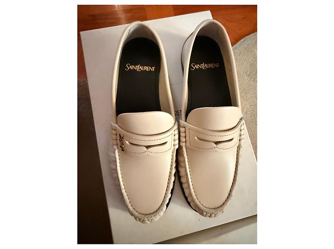 Autre Marque Saint Laurent Mocassini in Pelle Beige - vista 3