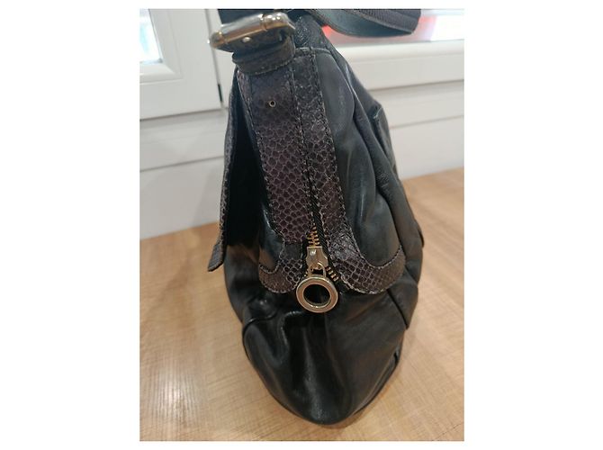 Jimmy Choo für H&M schwarze Leder-Schultertasche mit Python-Details - Ansicht 5