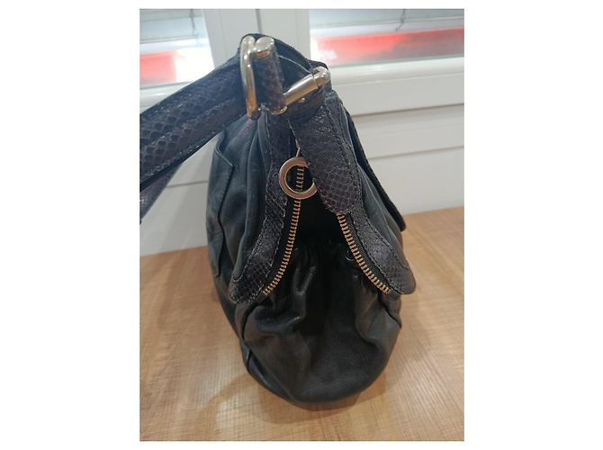 Jimmy Choo für H&M schwarze Leder-Schultertasche mit Python-Details - Ansicht 6