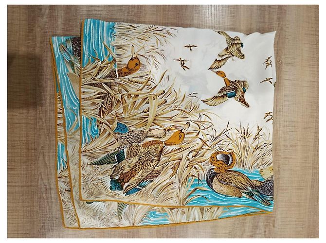 Gucci Seidentuch mit Enten-Print - Ansicht 9