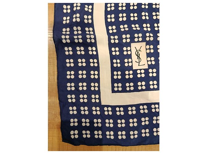 Foulard in seta Yves Saint Laurent blu monogramma YSL - vista 3