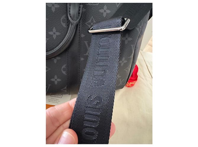 Louis Vuitton Keepall Bandouliere 45 Monogram Eclipse - vue 4