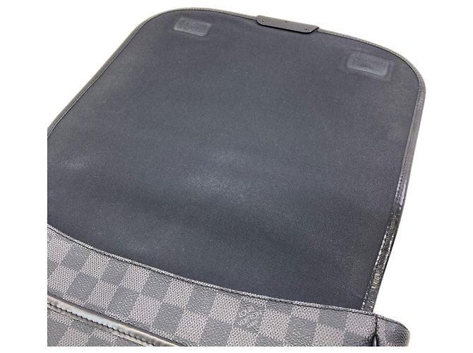 Louis Vuitton M58029 Daniel GM Shoulder Bag - vue 11