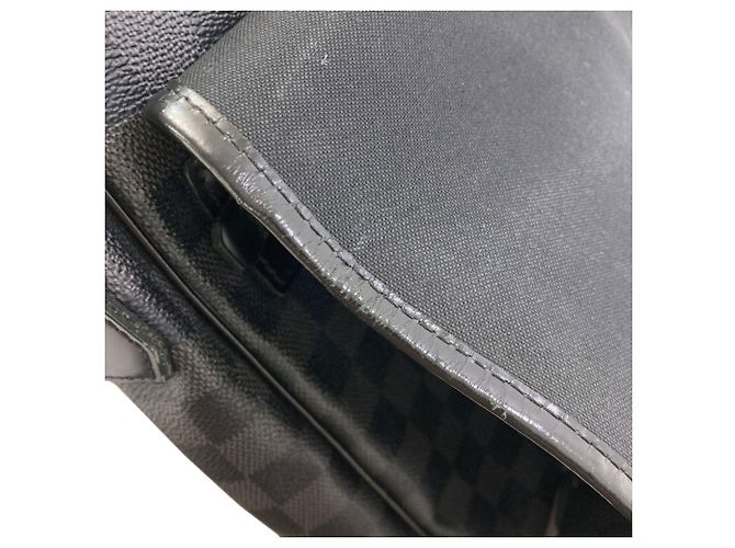 Louis Vuitton M58029 Daniel GM Shoulder Bag - vue 12