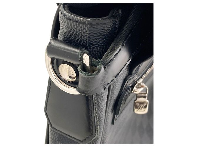 Louis Vuitton M58029 Daniel GM Shoulder Bag - vue 14