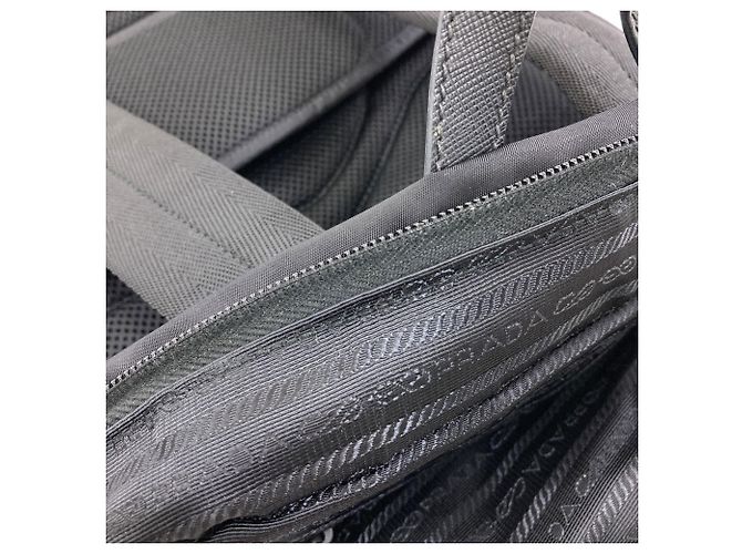 Prada Rucksack aus schwarzem Nylon mit Logo - Ansicht 10