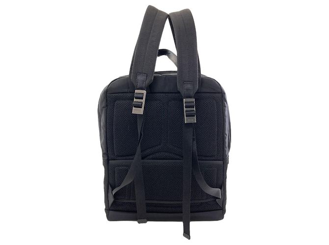 Prada Rucksack aus schwarzem Nylon mit Logo - Ansicht 2