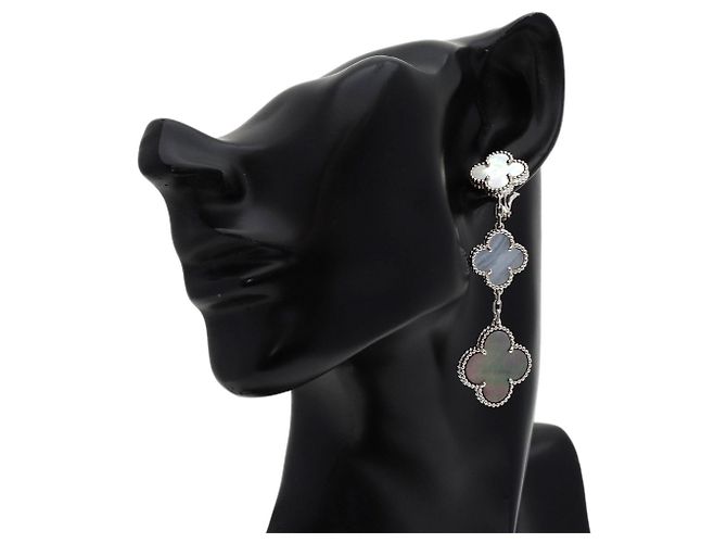 Van Cleef & Arpels Magic Alhambra 3-Motif Shell Chalcedony Ohrringe - Ansicht 7