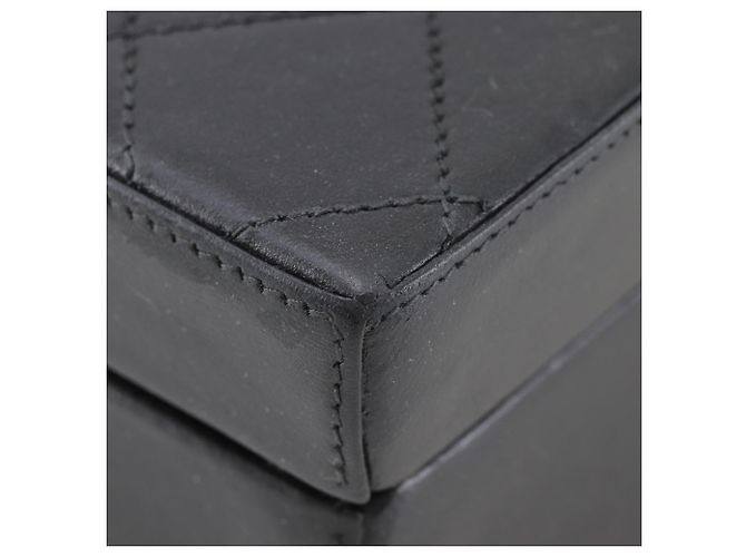 Borsa a tracolla Chanel in pelle matelassé nera - vista 4