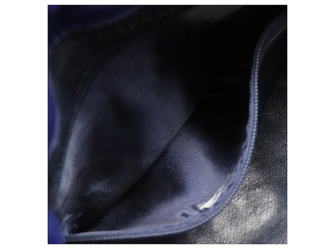 Borsa a tracolla Chanel in pelle d'agnello matelassé blu navy - vista 6