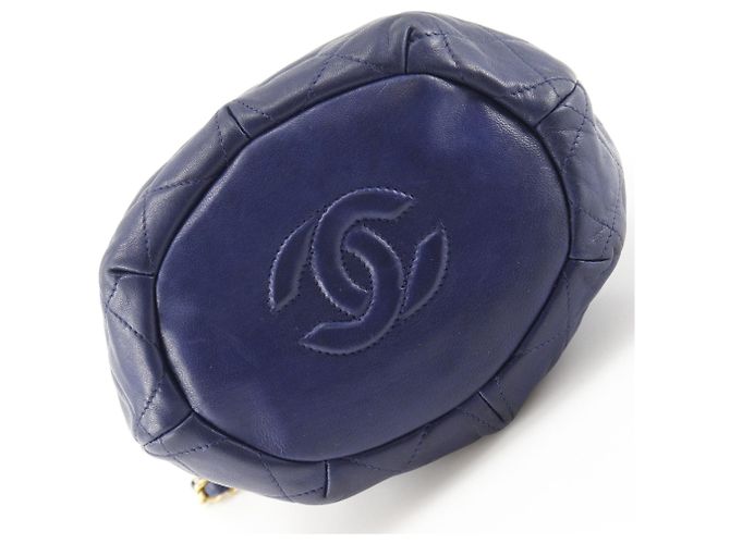 Borsa a tracolla Chanel in pelle d'agnello matelassé blu navy - vista 8