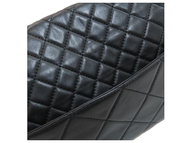 Borsa a tracolla Chanel in pelle Matelassé - vista 15