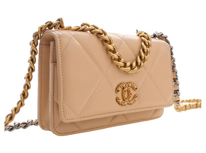 Chanel Beige Quilted Lambskin 19 Wallet on Chain - vista 12
