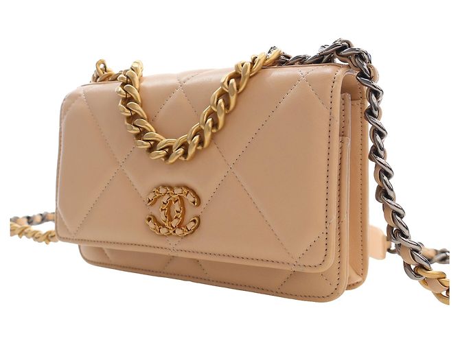 Chanel Beige Quilted Lambskin 19 Wallet on Chain - vista 13