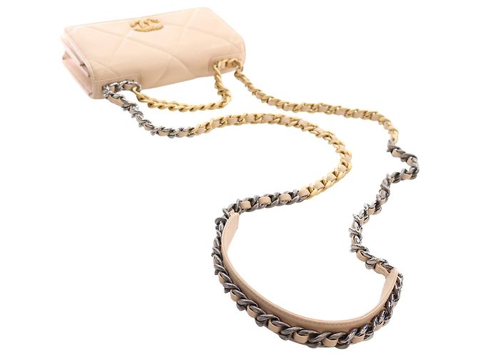 Chanel Beige Quilted Lambskin 19 Wallet on Chain - vista 15