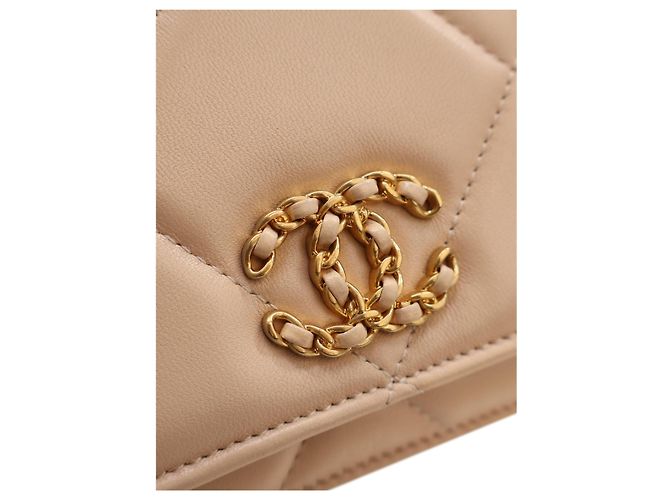 Chanel Beige Quilted Lambskin 19 Wallet on Chain - vista 5