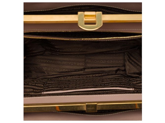 Prada Borsa Tote Galleria Double Zip Frame Medium in Saffiano Marrone - vista 4