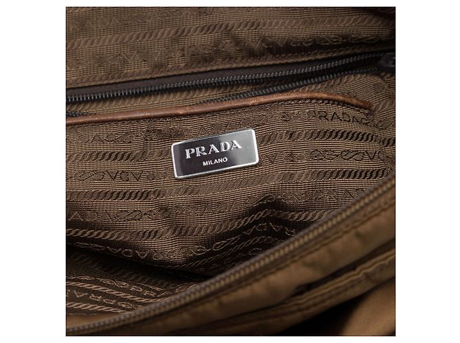 Borsa Tote Convertibile Prada in Tessuto Marrone con Chiusura a Zip - vista 5