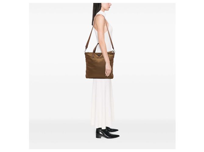Borsa Tote Convertibile Prada in Tessuto Marrone con Chiusura a Zip - vista 6
