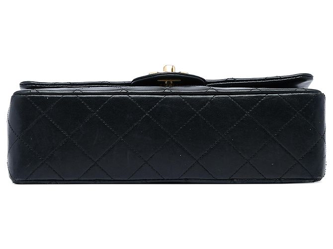 Chanel Black Medium Classic Lambskin Double Flap - vista 3