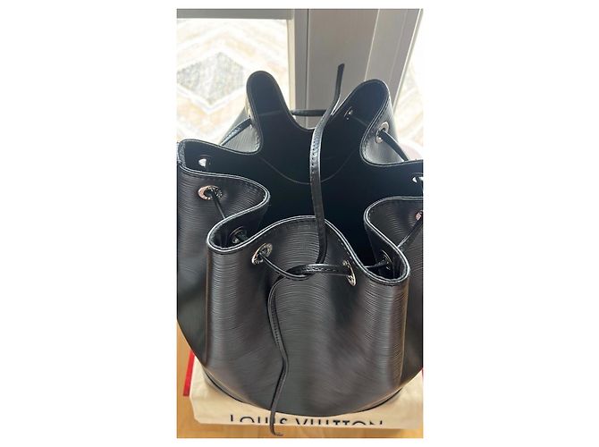 Louis Vuitton Noe in pelle Epi Nero - vista 4